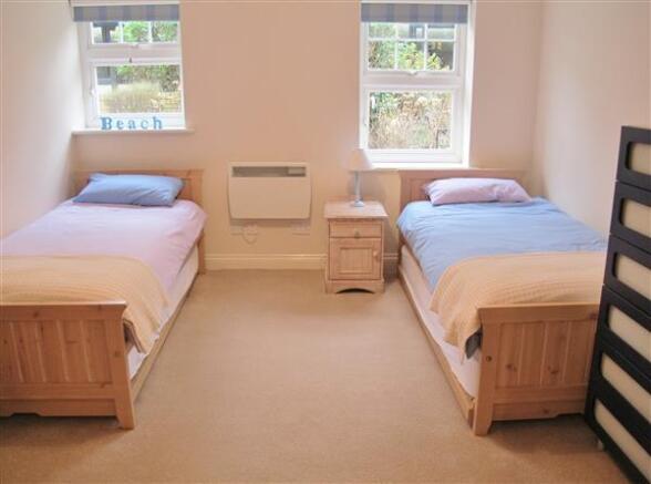 Bedroom (rear)