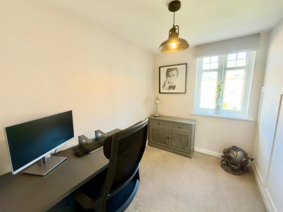 4 bed Semi-Detached to rent Image 10