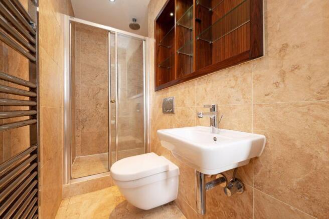 En-suite shower 
