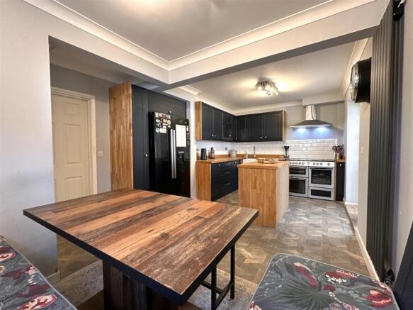 Stylish Dining Kitchen 878