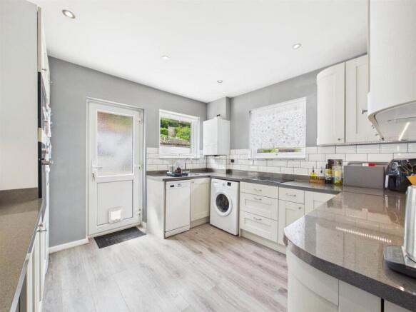 Mead Way, Coulsdon photo 4