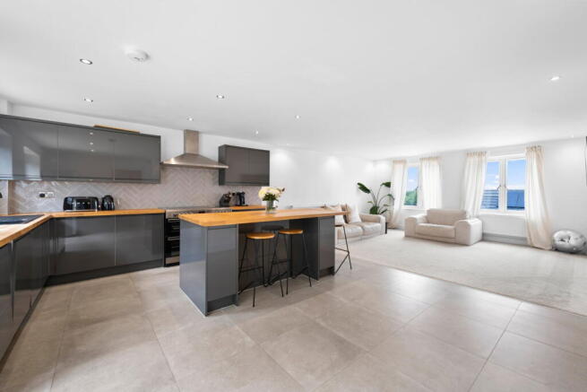 4 bed Detached for sale Image 2