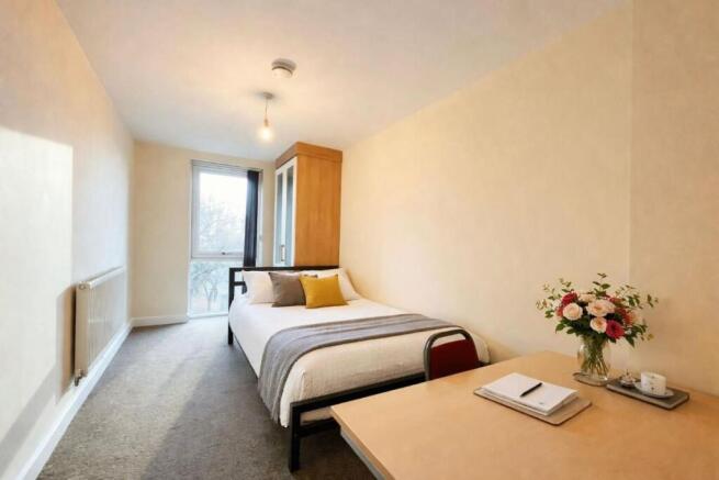 6 bed Apartment to rent Image 12