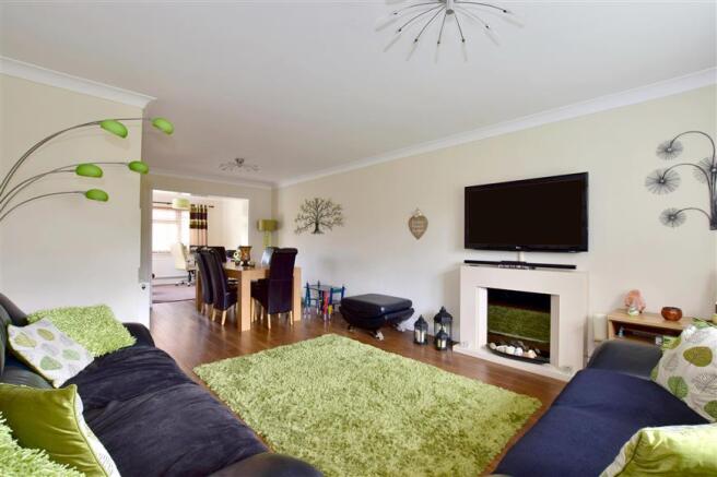 Lounge/ Dining Area