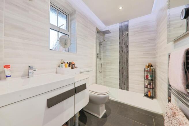 4 bed Detached for sale Image 12