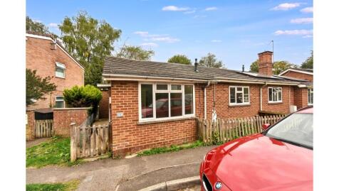 1 Sprents Lane, Overton, Basingstoke, Hampshire, RG25