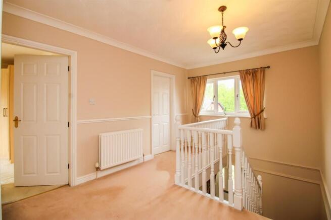 4 bed Detached for sale Image 6