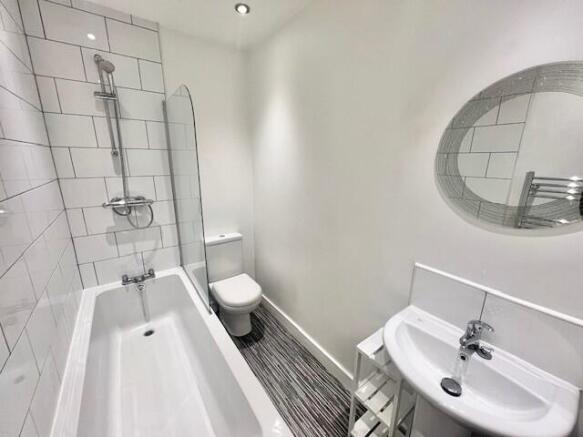 2 bed Apartment to rent Image 7