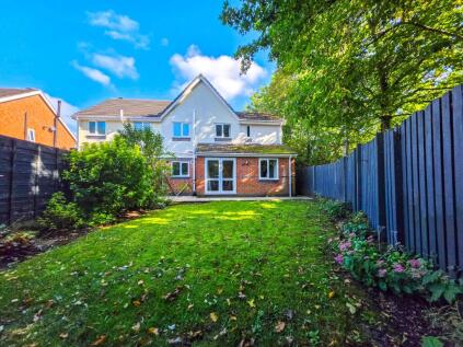 Cloughbank, Stoneclough, Radcliffe, Manchester, M26 1BD