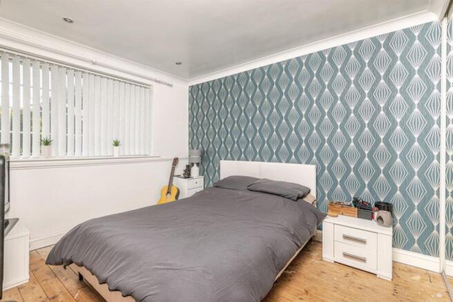 4 bed Semi-Detached for sale Image 9