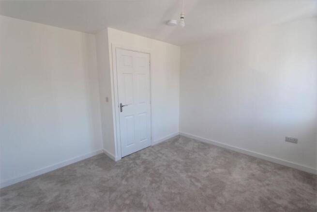 3 bed Terraced to rent Image 12