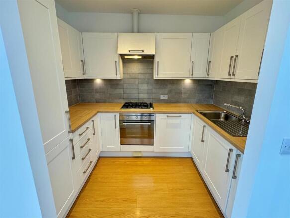 10 Tre Lowen Kitchen