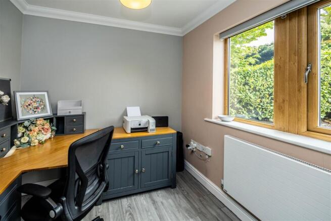 4 bed House for sale Image 10