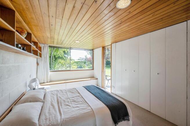 4 bed Bungalow for sale Image 10