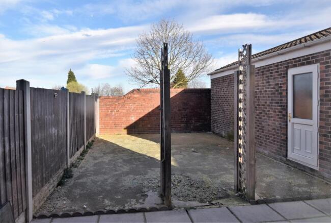 Common Road AVenue, South Kirkby (16)Garden