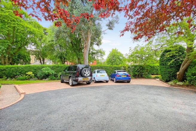 2 bed Flat for sale Image 10