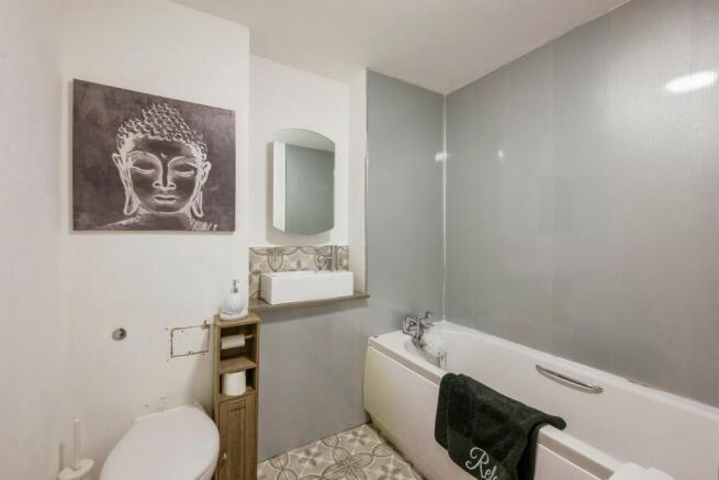 3 bed Terraced for sale Image 11