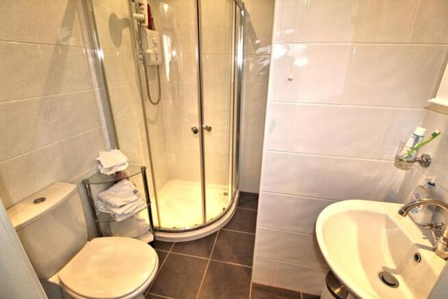 ENSUITE TO BED 2