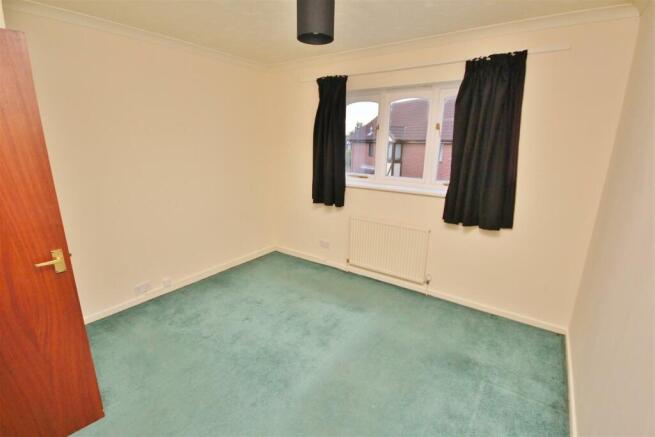 37 Tamar Close, St Ives, bed.JPG