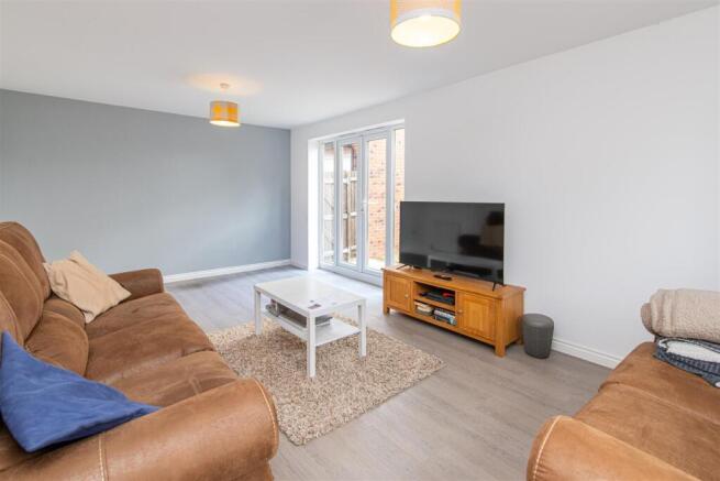 Woodford Road, Burton Latimer photo 4