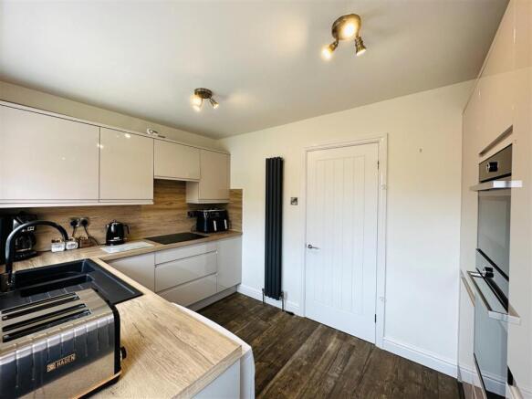 2 bed Semi-Detached for sale Image 6