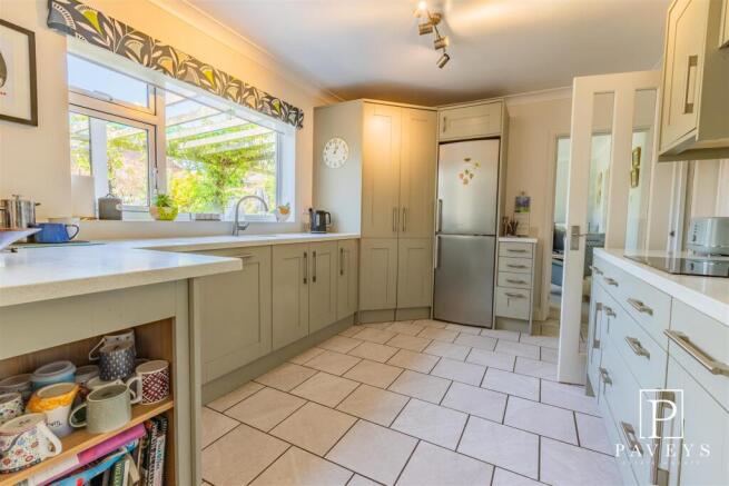 KITCHEN DINING FAMILY ROOM