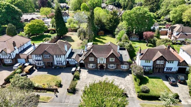 Ewell Downs Road, Epsom, KT17 photo 4
