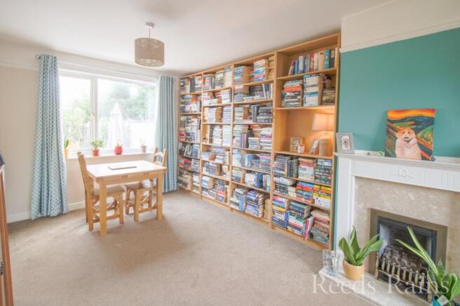 Lounge/Dining Room