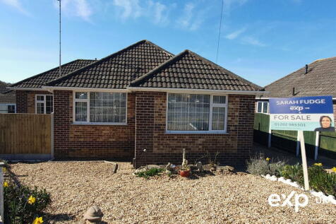 Detached Bungalow - Walking Distance of Upton Country Park