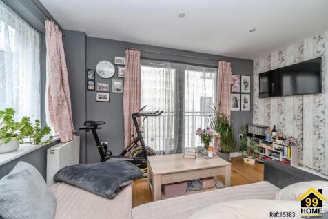 Flat, Castle Lane, Bedford, MK40