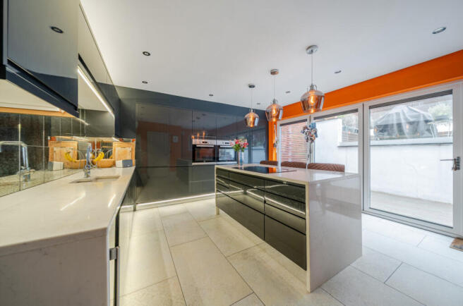 4 bed Semi-Detached for sale Image 9