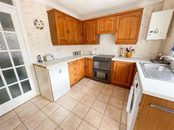 ALTERNATE VIEW OF KITCHEN