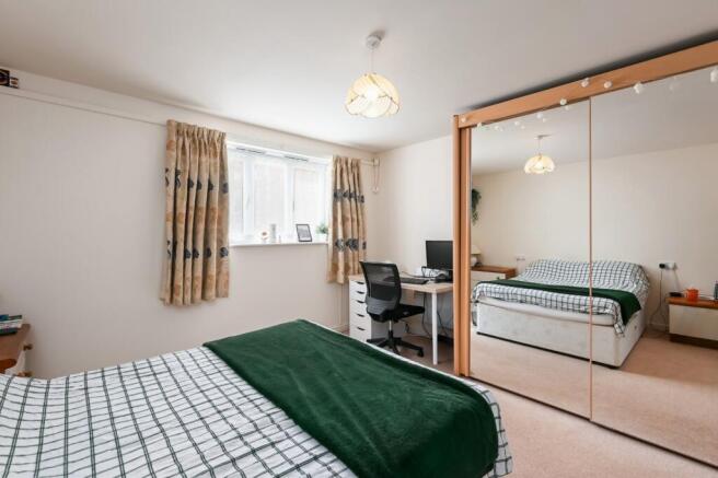 2 bed Flat for sale Image 7