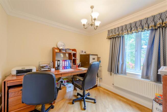 8420931-interior04.jpg