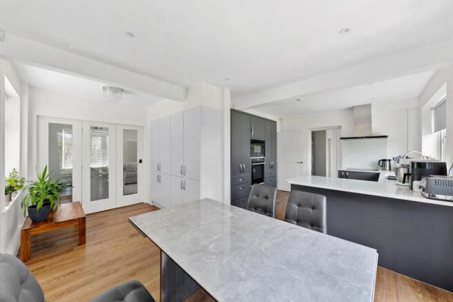 4 bed Detached for sale Image 8