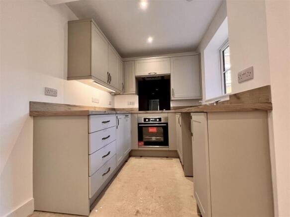 Kitchen/Dining Room: