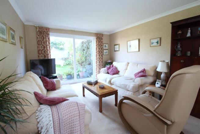 014 Willowside - Living Room - 1.JPG