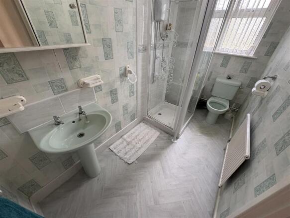 2 bed Ground Flat for sale Image 6