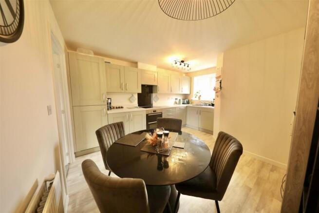 3 bed Semi-Detached for sale Image 5