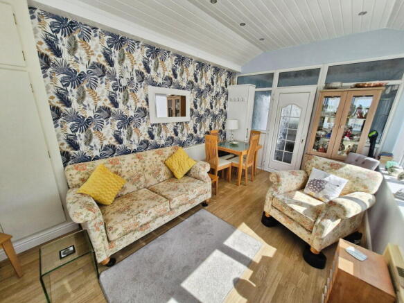 2 bed Terraced Bungalow for sale Image 10