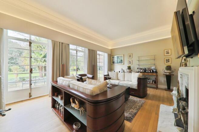 5 bed Detached for sale Image 8