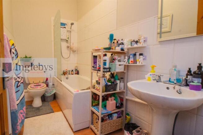 3 bed Flat for sale Image 9