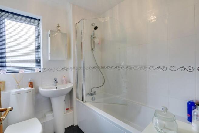 Bedroom 2 ensuite