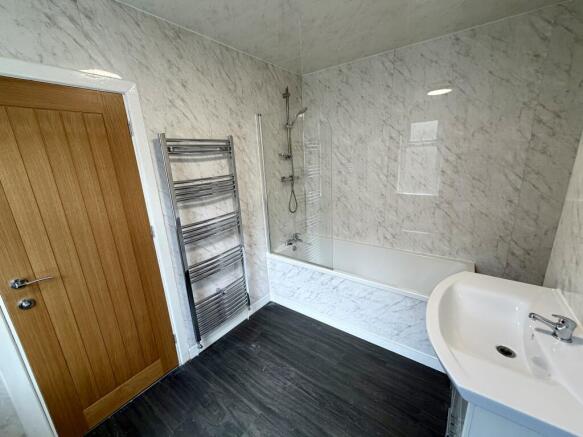 3 bed Terraced to rent Image 8