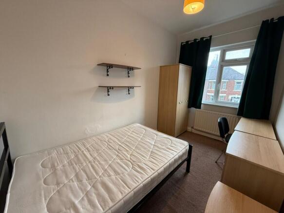 4 bed Terraced to rent Image 9