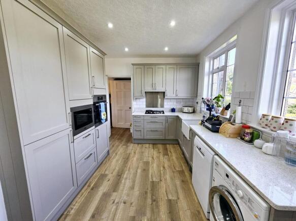 5 bed Detached for sale Image 6