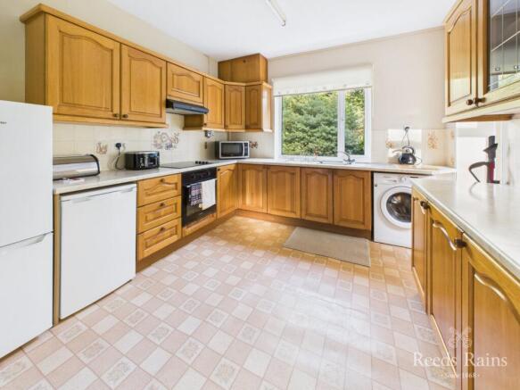 4 bed Detached for sale Image 8