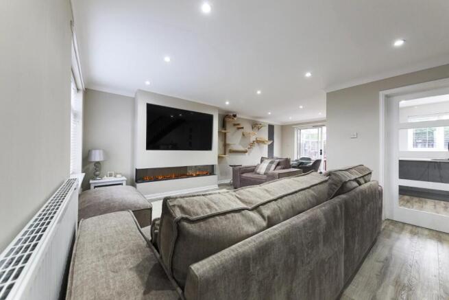 Lounge dining room.jpg