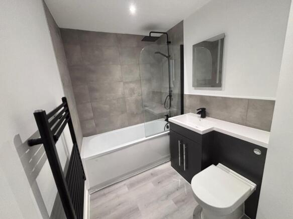 2 bed Apartment to rent Image 5