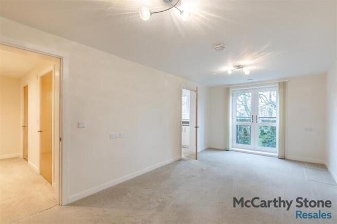 8681015-interior01.jpg